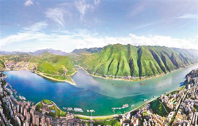 巫山县长江三峡巫峡口景美如画（无人机照片）。特约摄影 王忠虎/视觉重庆