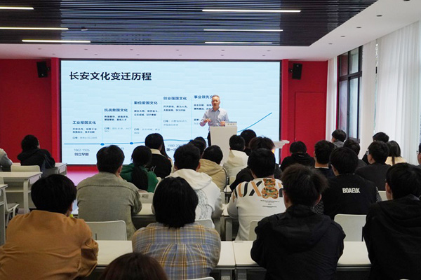 重慶工程職院智能制造學院邀請長安汽車工程師來校為學生講述大國工匠的故事。重慶工程職院供圖