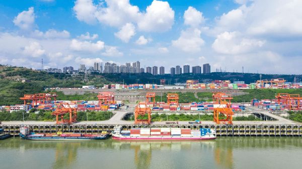 两江新区上半年多条对外通道持续提质上量