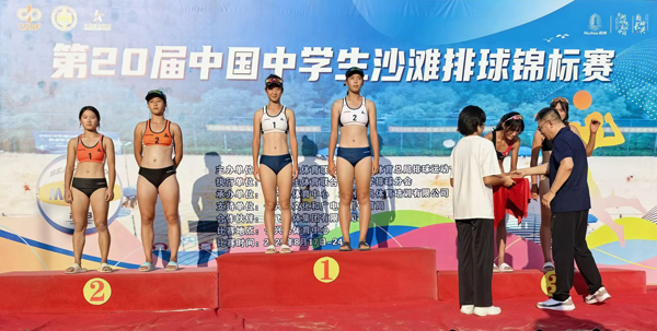 江津二中兩支參賽隊伍站上冠、亞軍領獎台。江津二中供圖