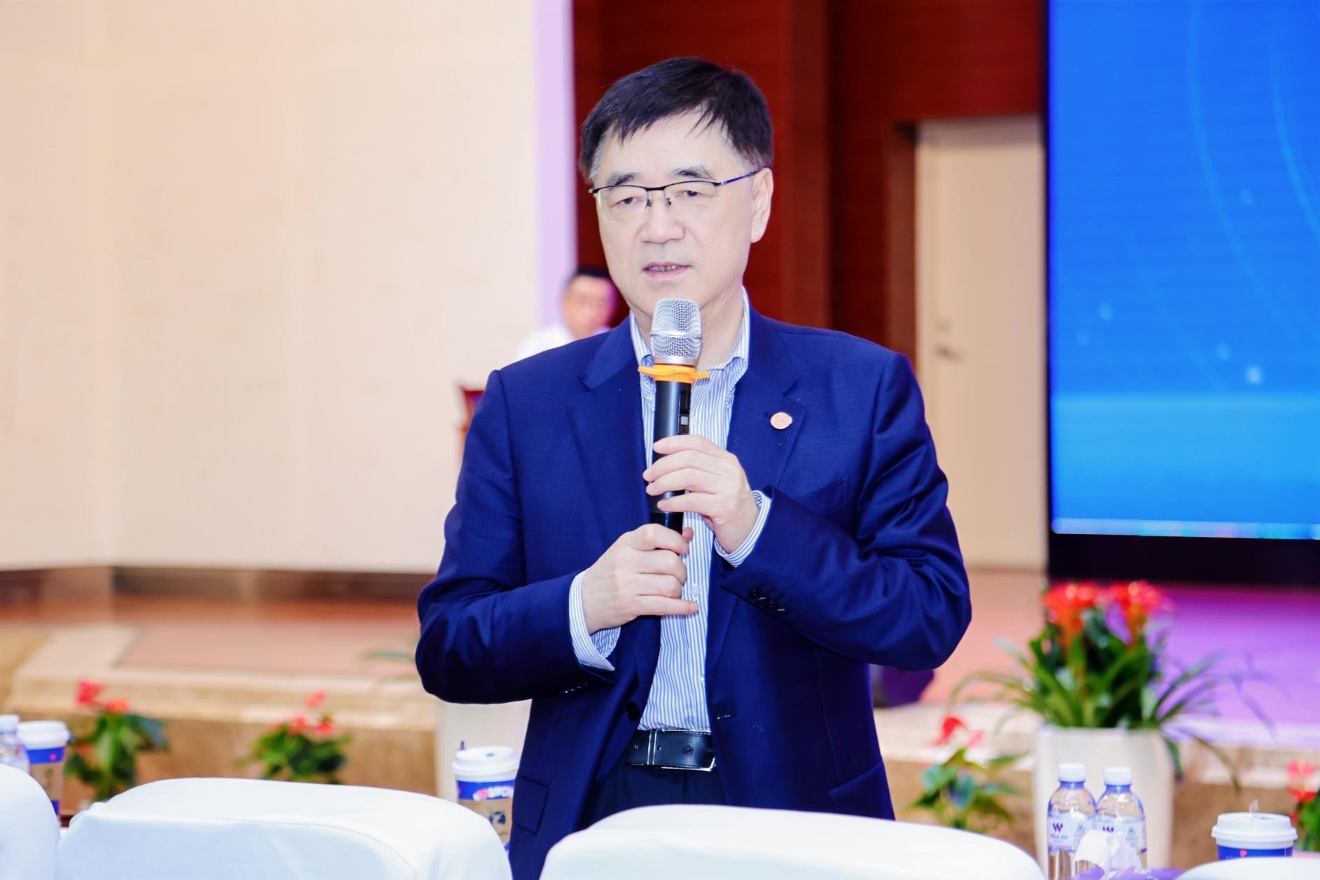 寧光分享細胞治療領域的經驗與見解。重慶醫科大學附屬第三醫院（方大醫院）供圖