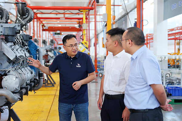 农行工作人员现场走访调研。向诗佳摄