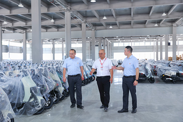 农行工作人员了解项目进展。向诗佳摄