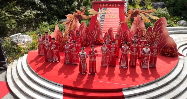 集体婚礼现场。丰都县融媒体中心供图