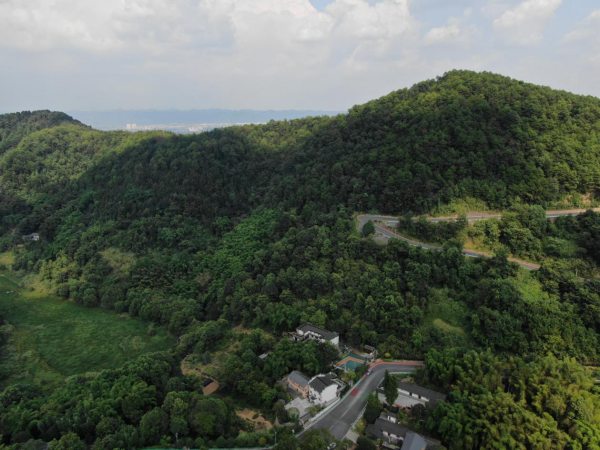 丰文街道利用无人机对农户集中居住区域开展用火情况巡查。陈冬春摄