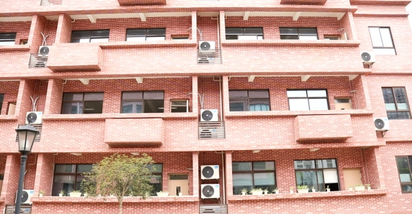 江南广茂小学新安装的空调。付军摄