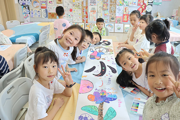 孩子们参与主题创作活动。云锦小学供图