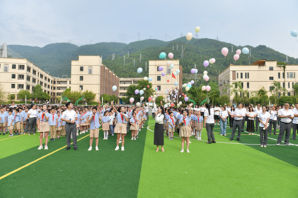 开学典礼现场。武隆区凤溪小学供图