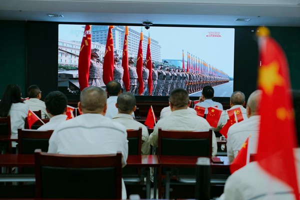 9月3日，國網永川供電公司組織人員收看紀念大會和閱兵儀式直播。余明雨攝