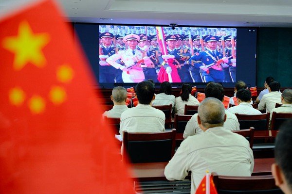 9月3日，國網永川供電公司榮昌供電中心組織人員收看紀念大會和閱兵儀式直播。張雄攝