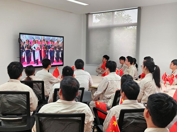 9月3日，國網永川供電公司輸變電中心組織人員收看紀念大會和閱兵儀式直播。雷柳 攝