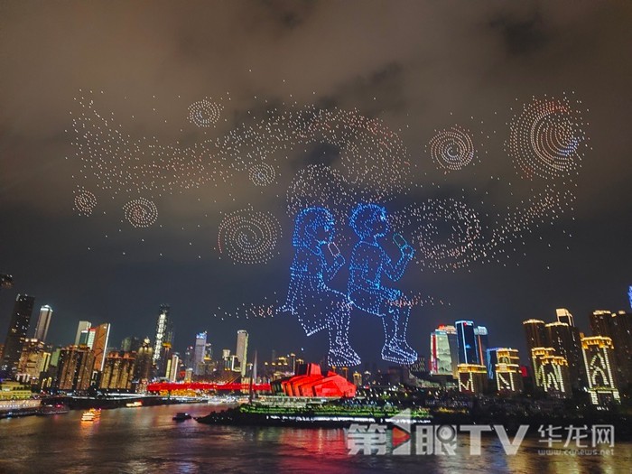 無人機燈光秀在兩江四岸核心區上演。資料圖