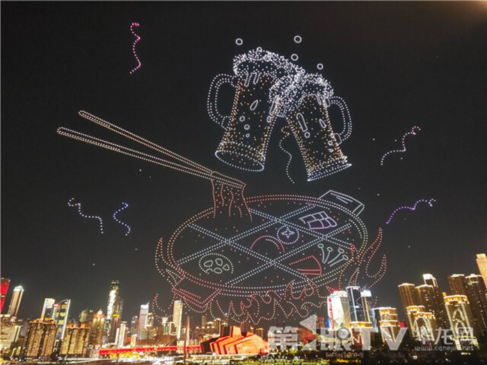 無人機變化成火鍋圖案。第1眼TV-華龍網記者 石濤 攝