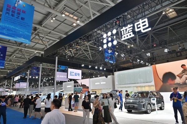 藍電展台。鄒樂攝