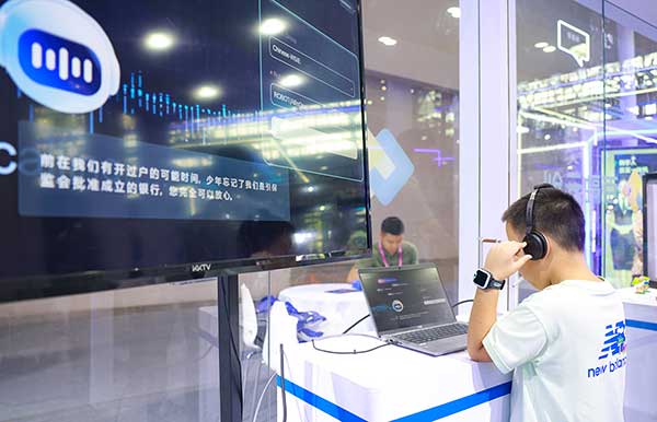 沉浸式体验Voice-GPT机器人。百融云创供图