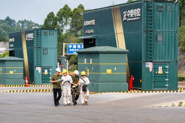 電力人員收集用電需求。國網重慶永川供電公司供圖