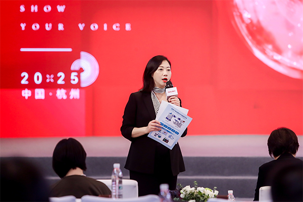彭艷麗學術分享現場。重慶普瑞眼科醫院供圖