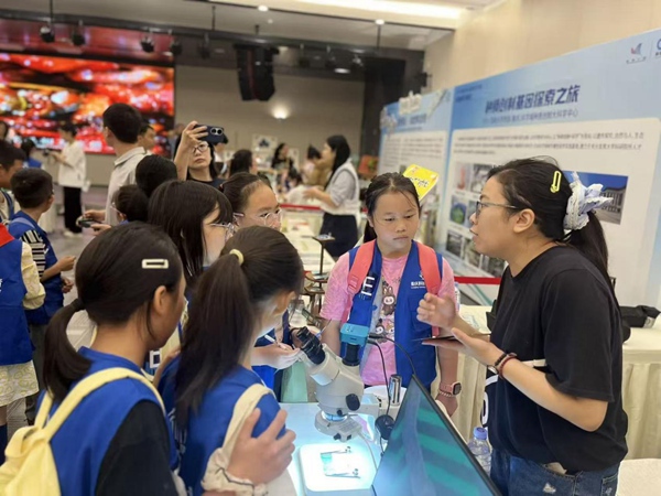 活动现场。重庆邮电大学空间通信研究院供图