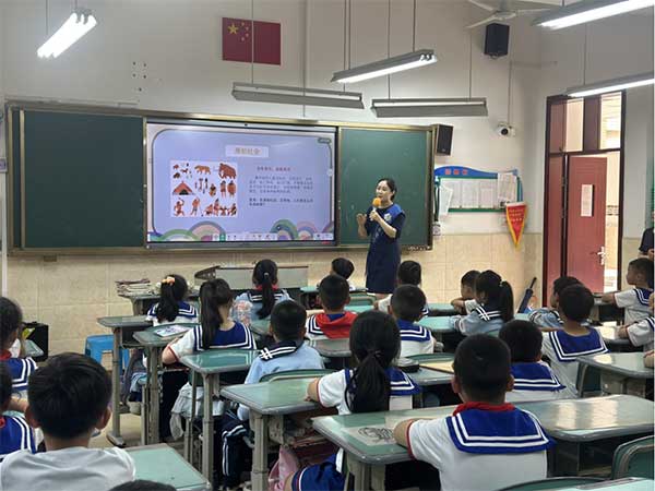 金融安全知識進校園。恆豐銀行重慶分行供圖