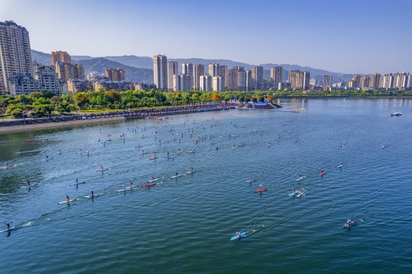 汉丰湖面“千帆竞发”（资料图）。开州区委宣传部供图