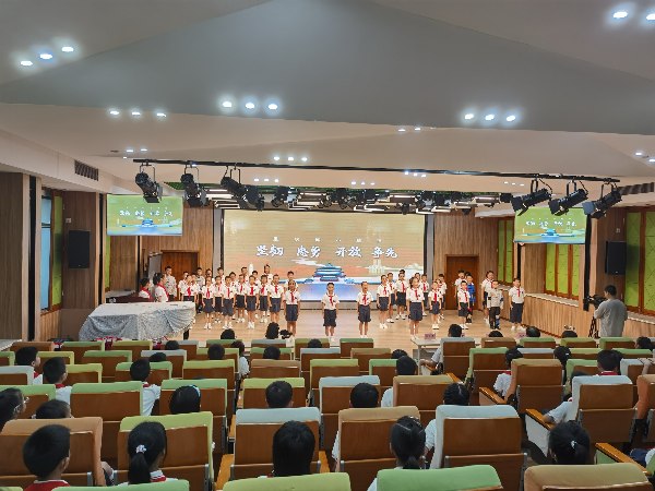 同学们感悟城市精神。活动主办方供图