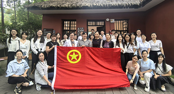 草房舊址。重慶醫科大學供圖