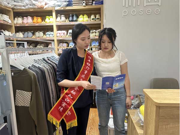 “校门口+商圈”双线覆盖。恒丰银行重庆分行供图