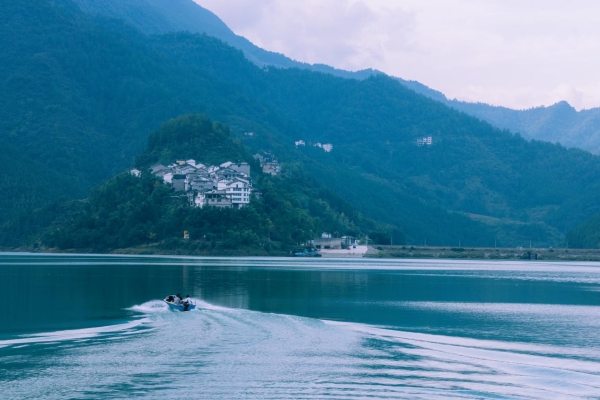 重庆彭水·乌江画廊,仿若身处画中。彭水九黎城旅游公司供图