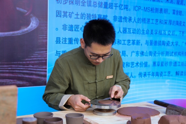 云上陶现场制作。云阳县融媒体中心供图