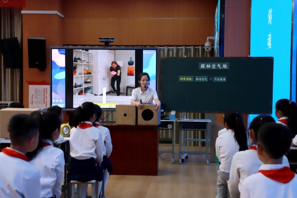 凤凰湖小学的《空气炮》公开课现场。受访单位供图
