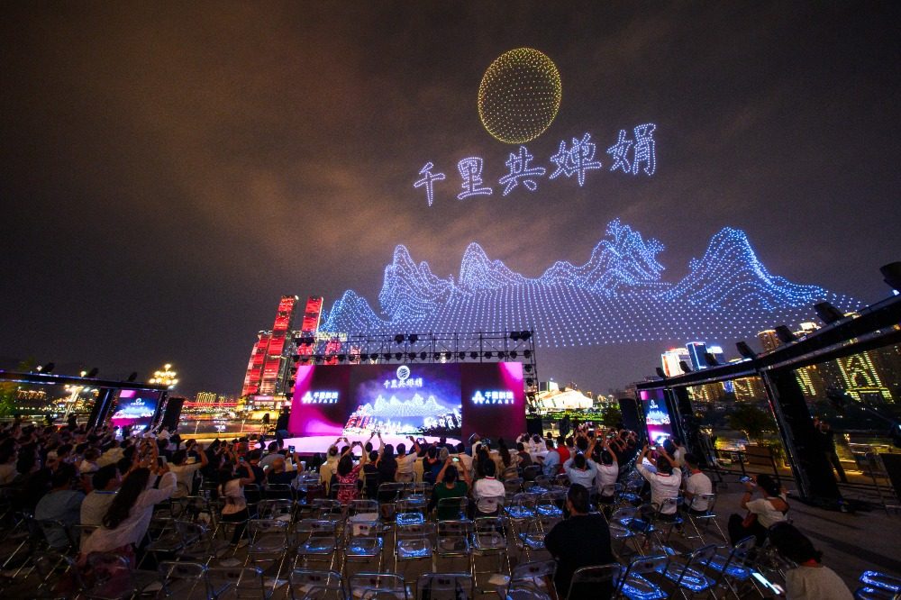 2025年9月28日,重慶市規劃展覽館,精彩的無人機表演。記者 李雨恆 攝