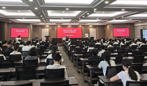 招聘面試現場。施杰攝