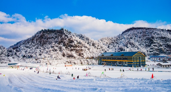 茅草坝滑雪。奉节县文旅委供图