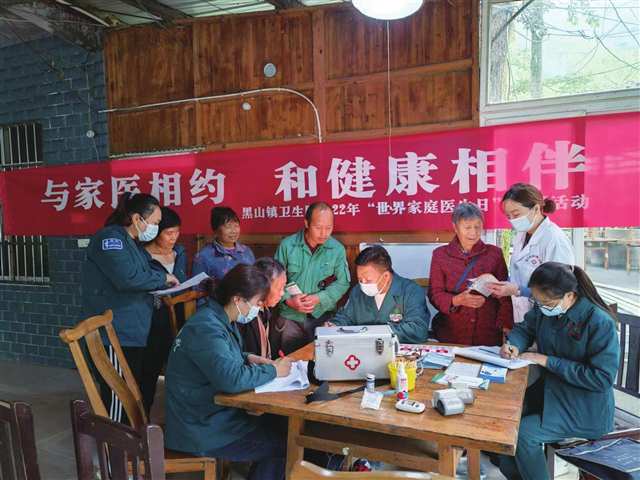 “世界家庭医生日”，冷小坚家庭医生团队进入乡村开展基本公共卫生服务