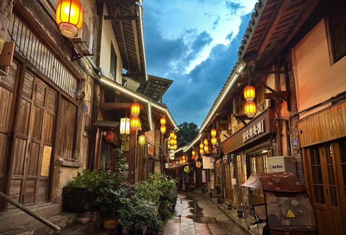 偏岩古镇老街一景。刘言摄