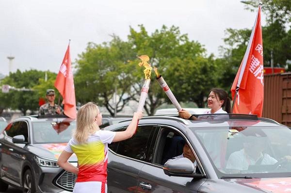 火炬传递活动。重庆信息技术职业学院供图