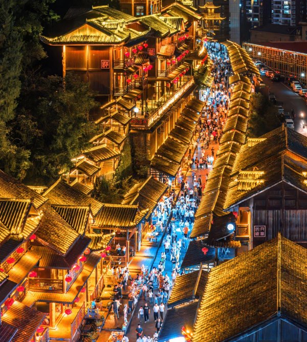 10月5日,酉州古城人气爆棚,酉阳桃花源文旅集团供图