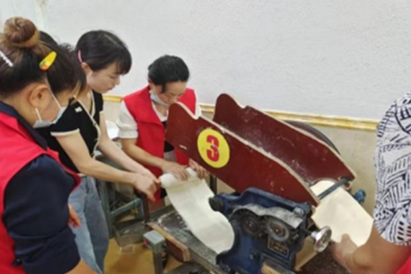 鲜面制作培训现场。渝北区人力社保局供图