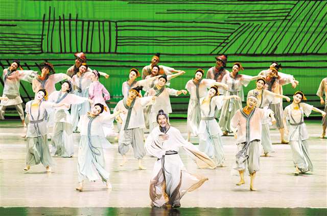 舞剧《杜甫》中的“春夜喜雨”舞段。（重庆歌舞团供图）