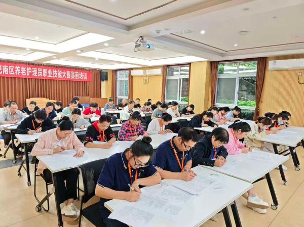 巴南区养老护理员职业技能大赛赛前培训及技能竞赛举行