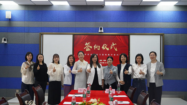 校企簽約現場。薛景文攝