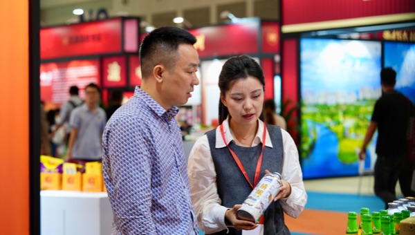 重啤新品吸引消費者。重啤供圖