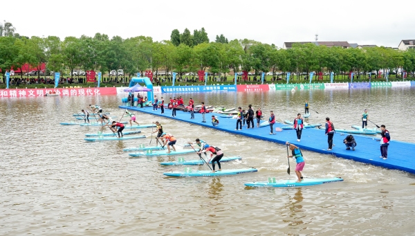 圖為參賽選手在賽場競技。龔長浩攝