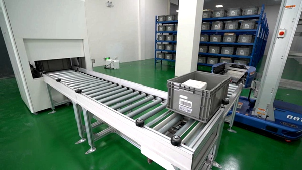 智能設備自動掃描物資倉儲碼或實物ID。國網重慶永川供電公司供圖