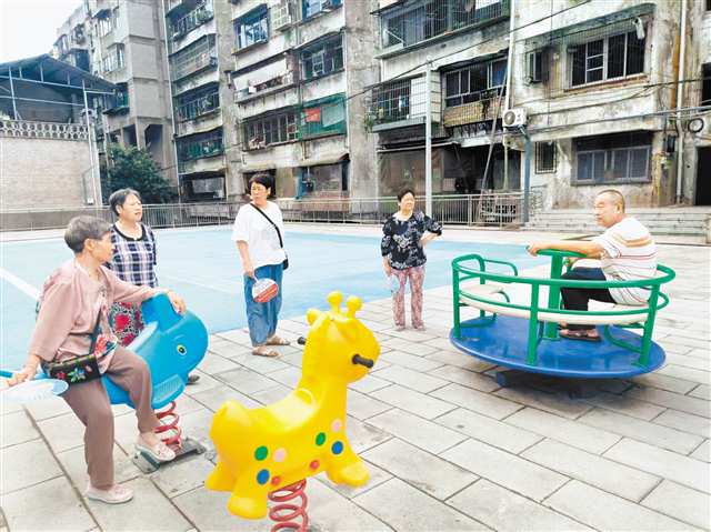 社區閑置的邊角地改建后，居民們都喜歡到這裡來聊天玩耍。（受訪者供圖）