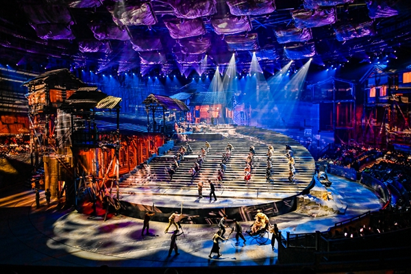 2024年12月22日，重庆1949大剧院，大型红色舞台剧《重庆·1949》以焕然一新的面貌再度登台，1500名观众共同见证了这部作品的焕新亮相。记者 齐岚森 摄