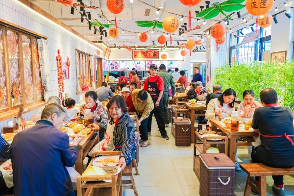 年白老火锅。年白老火锅供图