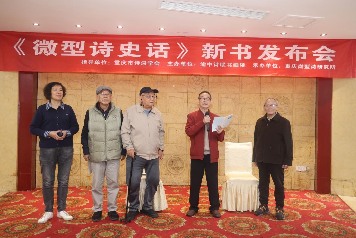 《微型史詩話》創作團隊。曾英豪攝