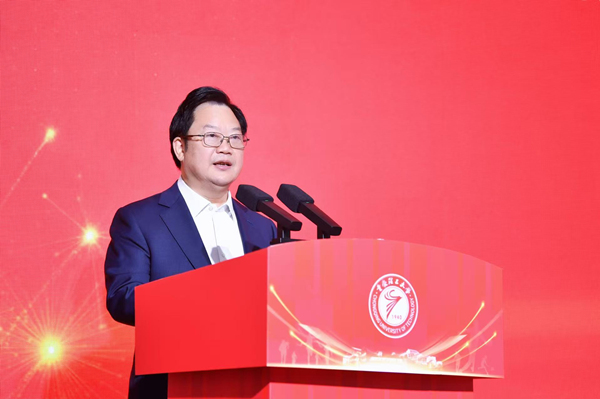 重庆理工大学党委书记康骞致辞。重庆理工大学供图