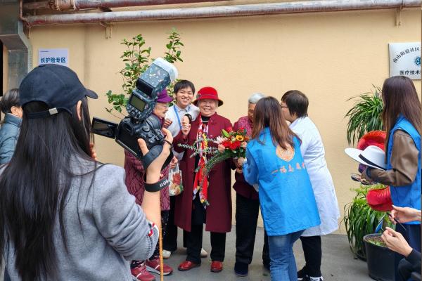 愛心攝影。重慶市一福養老發展中心供圖